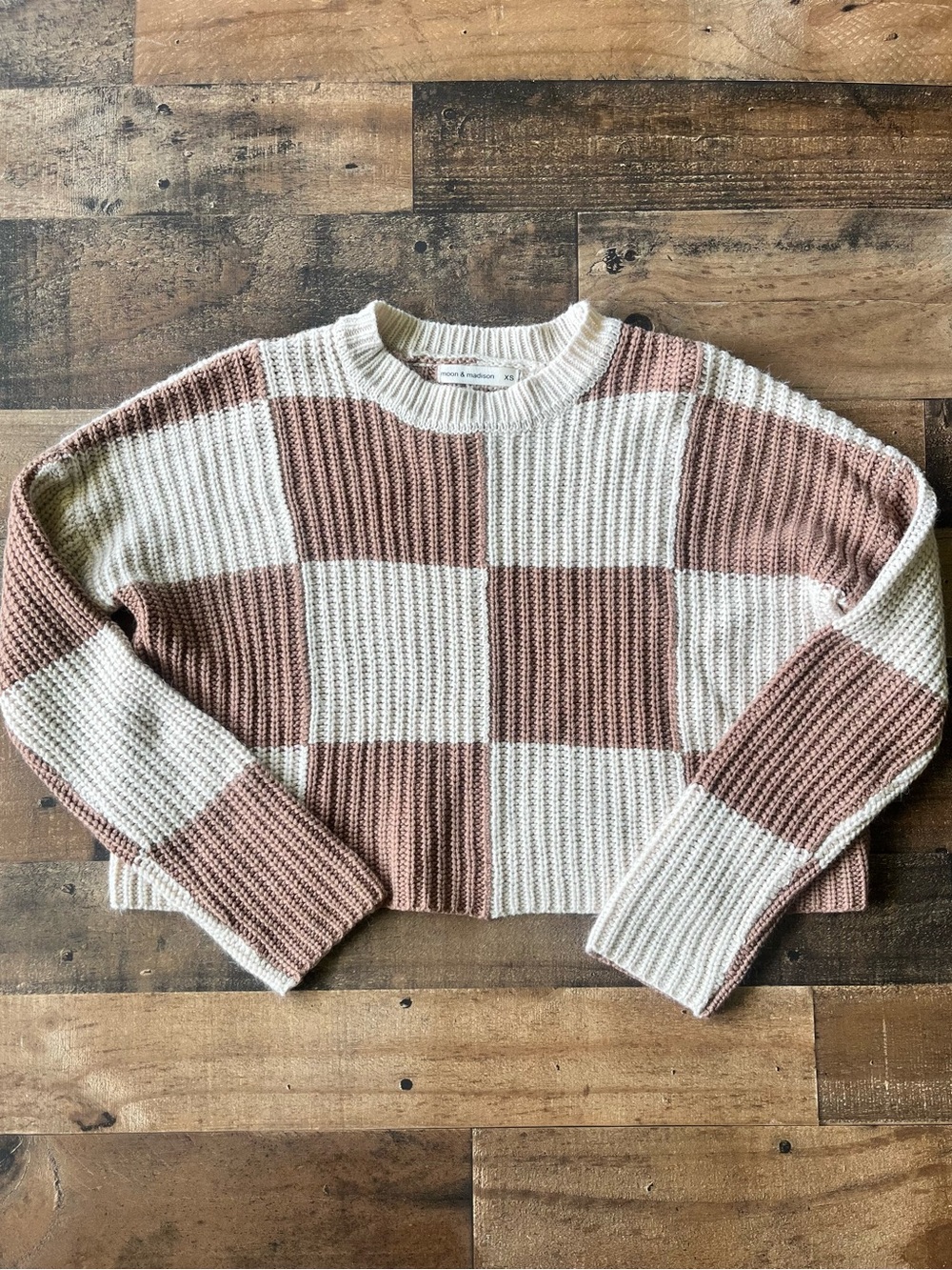 Women's Moon & Madison Colorblock Cropped Long Sleeve Sweater | XS
